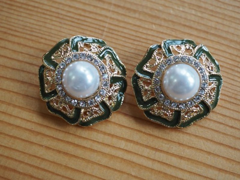 46019 Limited quantity Back hole 30mm 2 pearl metal buttons Green - อื่นๆ - วัสดุอื่นๆ สีเขียว