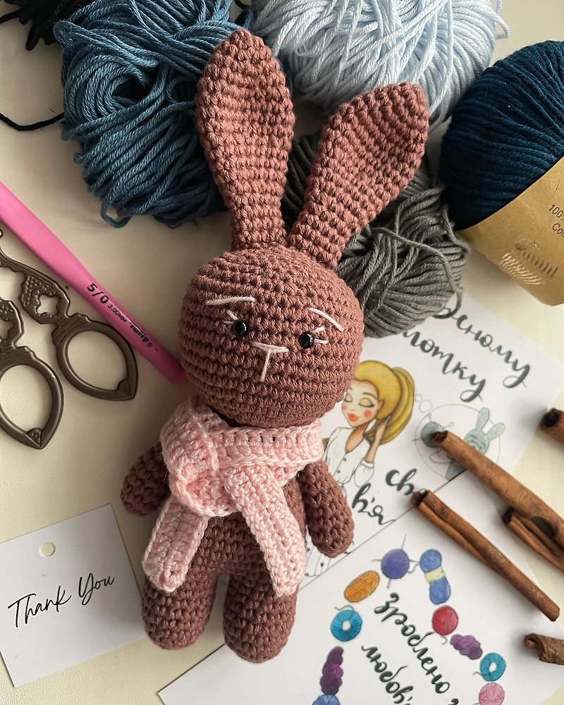 かわいいウサギのおもちゃ、かわいいギフト、ミニかぎ針編みの動物、かぎ針編みのバニー、ブラウン - 知育玩具・ぬいぐるみ - コットン・麻 ブラウン