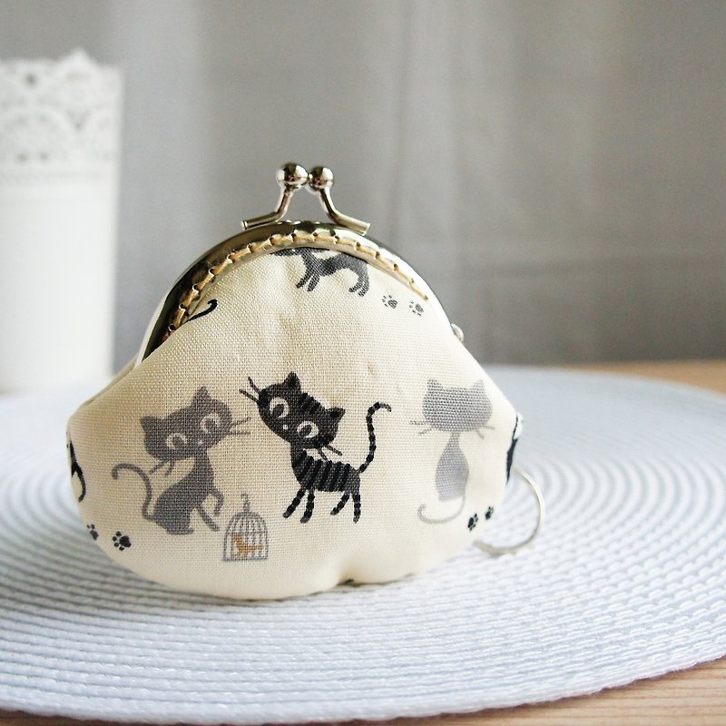 Lovely cat bird cage mouth gold purse, black rice bottom - Coin Purses - Cotton & Hemp White