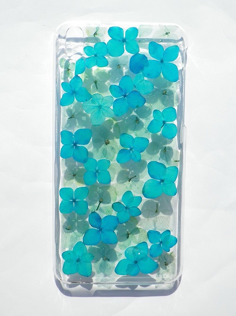 Handmade phone case, Pressed flowers phone case, Blue Hydrangea - เคส/ซองมือถือ - พลาสติก สีน้ำเงิน