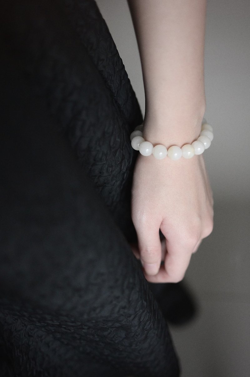 White jade string Stone elastic bracelet can be customized in size - Bracelets - Semi-Precious Stones Yellow