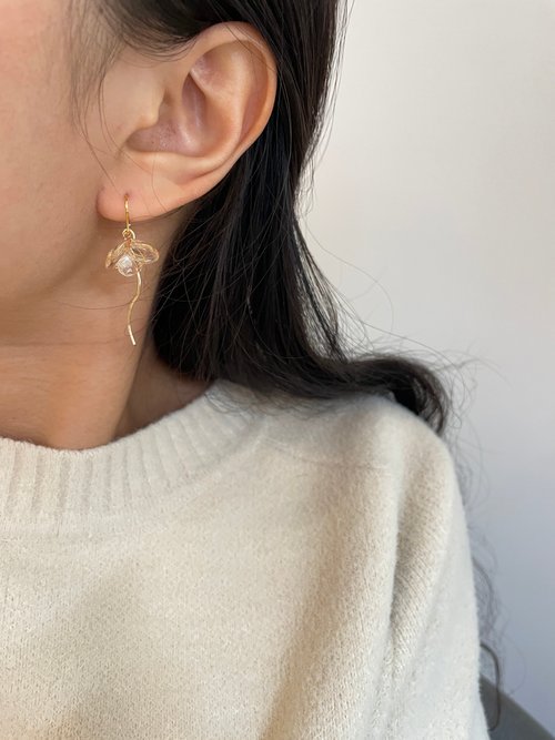 Swhisper Jewellery 耳語 滴膠花瓣天然珍珠手工花形耳環