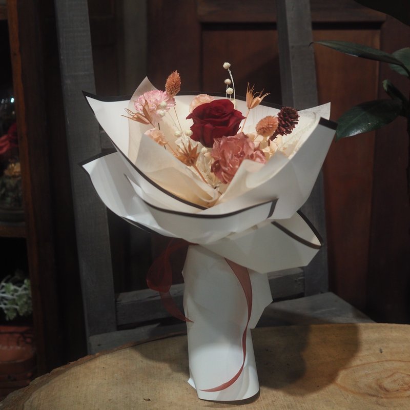 Single Preserved Rose Series Bouquet / Deep Red - ช่อดอกไม้แห้ง - พืช/ดอกไม้ สีแดง