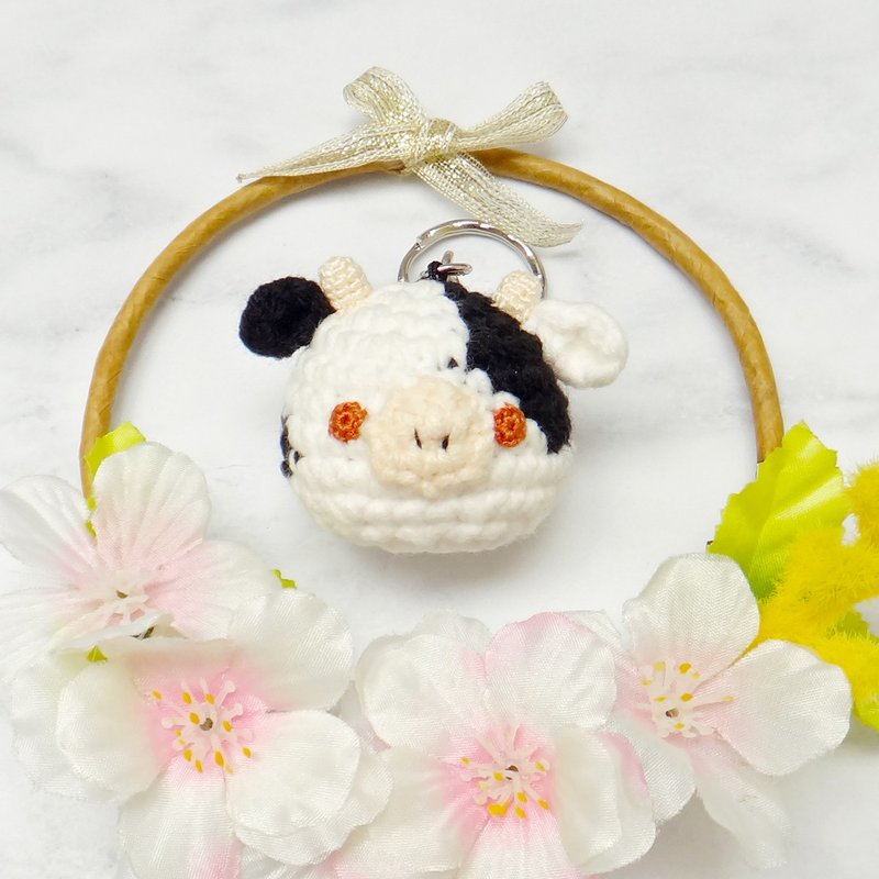 Wool knitting/animal head pendant-cow/key chain - ที่ห้อยกุญแจ - ไฟเบอร์อื่นๆ ขาว