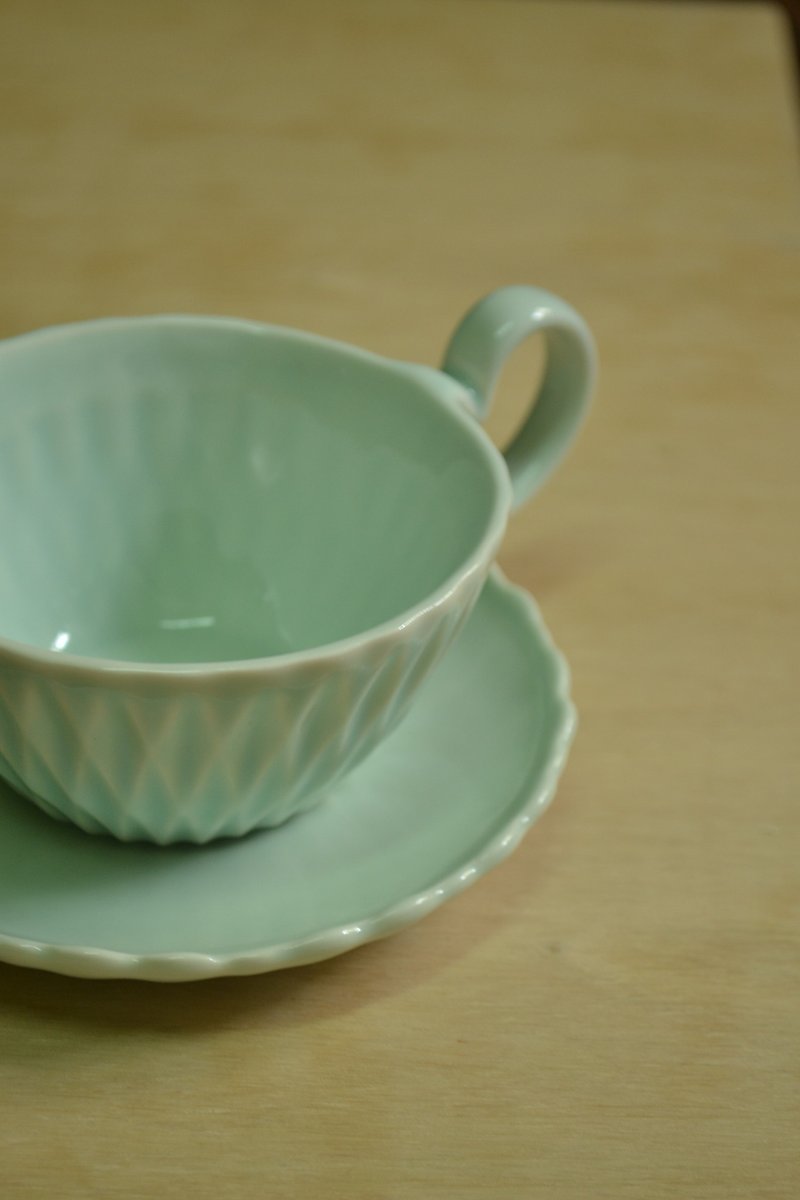 Azure Kiriko coffee cup and plate (one cup per plate) - แก้วมัค/แก้วกาแฟ - เครื่องลายคราม สีใส