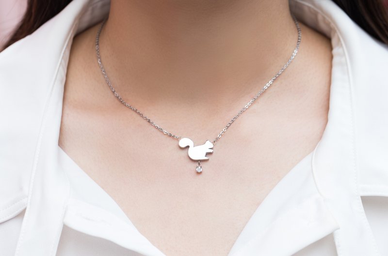 Silhouette with Diamonds-Squirrel Necklace-Anti-allergic Medical Steel - สร้อยคอ - สแตนเลส สีเงิน