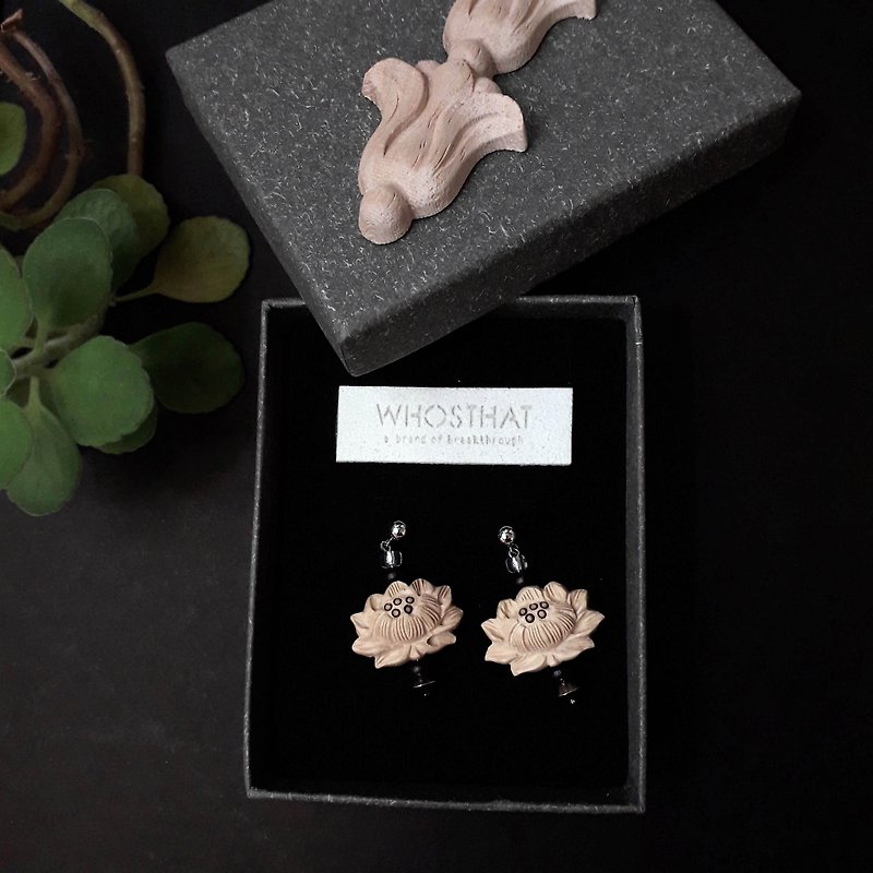 Boxwood double face lotus 925 silver platinum plated ear pins earrings - ต่างหู - ไม้ 