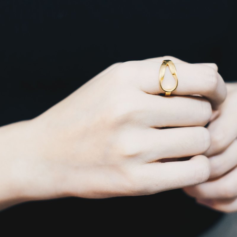 Twisted Ring 鍍金戒指｜客製禮物 - 戒指 - 其他金屬 銀色