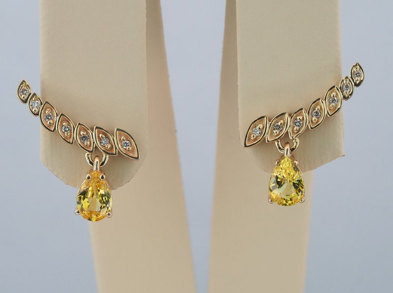 14k gold earrings with pear sapphires and diamonds - 耳環/耳夾/耳骨夾 - 貴金屬 橘色