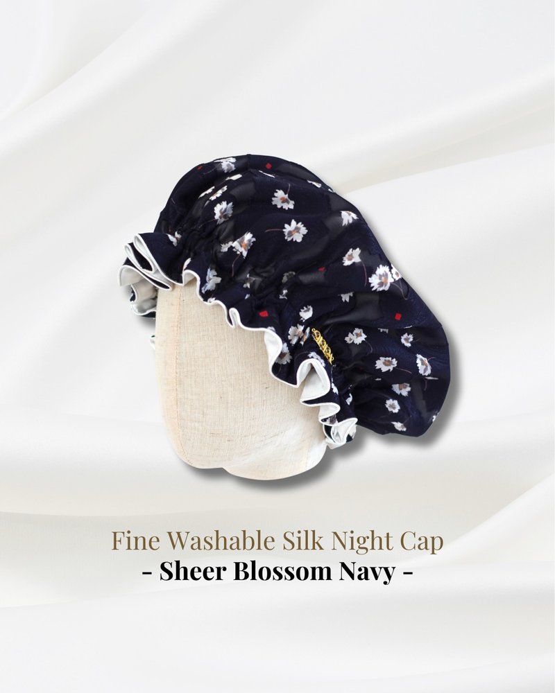 日本製洗えるシルクのナイトキャップ　Sheer Blossom Navyシアー・ブロッサム　生日禮物 リボン　パイピング 花柄 - 刮痧板/臉部按摩 - 絲．絹 藍色