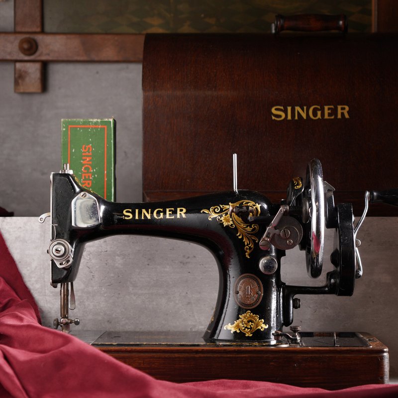 1954年Singer128K古董手搖縫紉機/附原廠工具盒與操作手冊 - 擺飾/家飾品 - 其他金屬 黑色