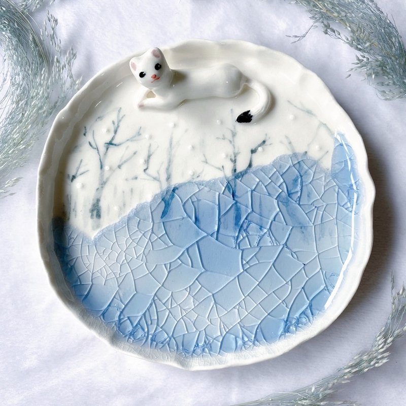 [Birthday Gift] Ferret and Blue Ice Lake Plate (Large) | Ceramic Card Writing - จานและถาด - เครื่องลายคราม สีน้ำเงิน