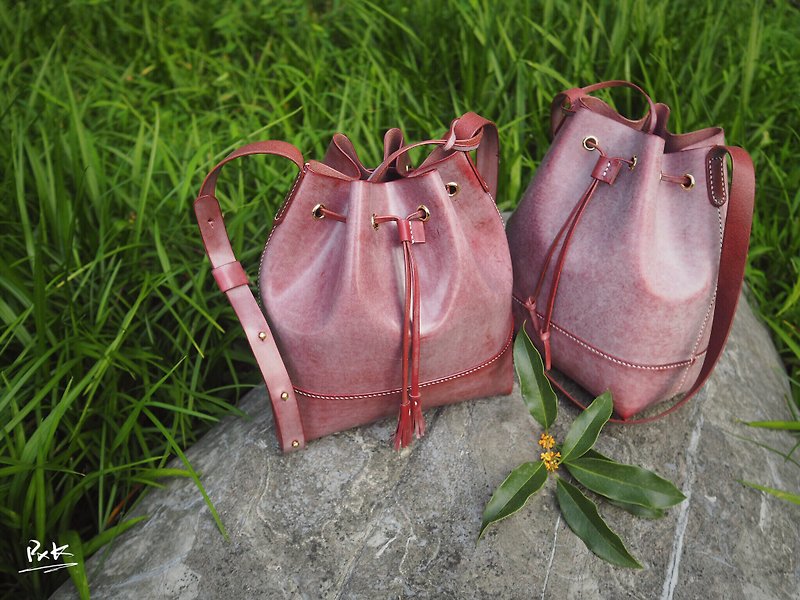 Retro bucket bag shoulder diagonal literary rub Wax burgundy leather handmade leather custom gift - Messenger Bags & Sling Bags - Genuine Leather Red