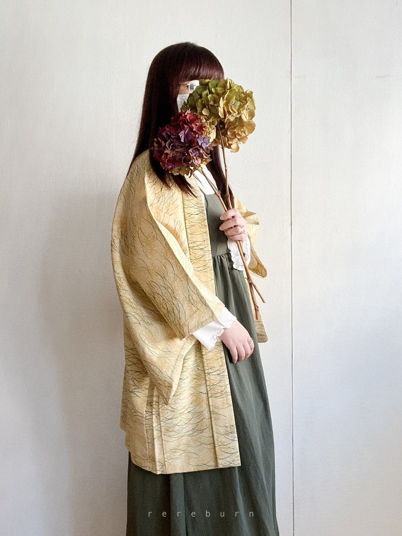 日本製和風印花黃色長版古著羽織和服外套 - 女大衣/外套 - 聚酯纖維 黃色