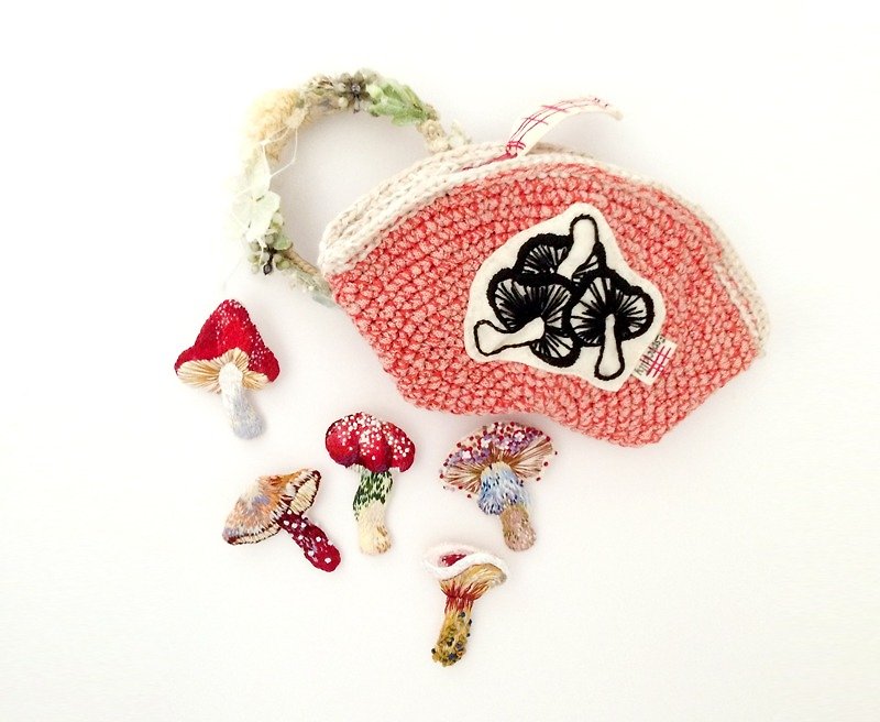 Black Illustration Embroidery Mushroom Handkerchief Woven Bag / Coin Purse / Dumpling Bag - กระเป๋าถือ - วัสดุอื่นๆ สีแดง