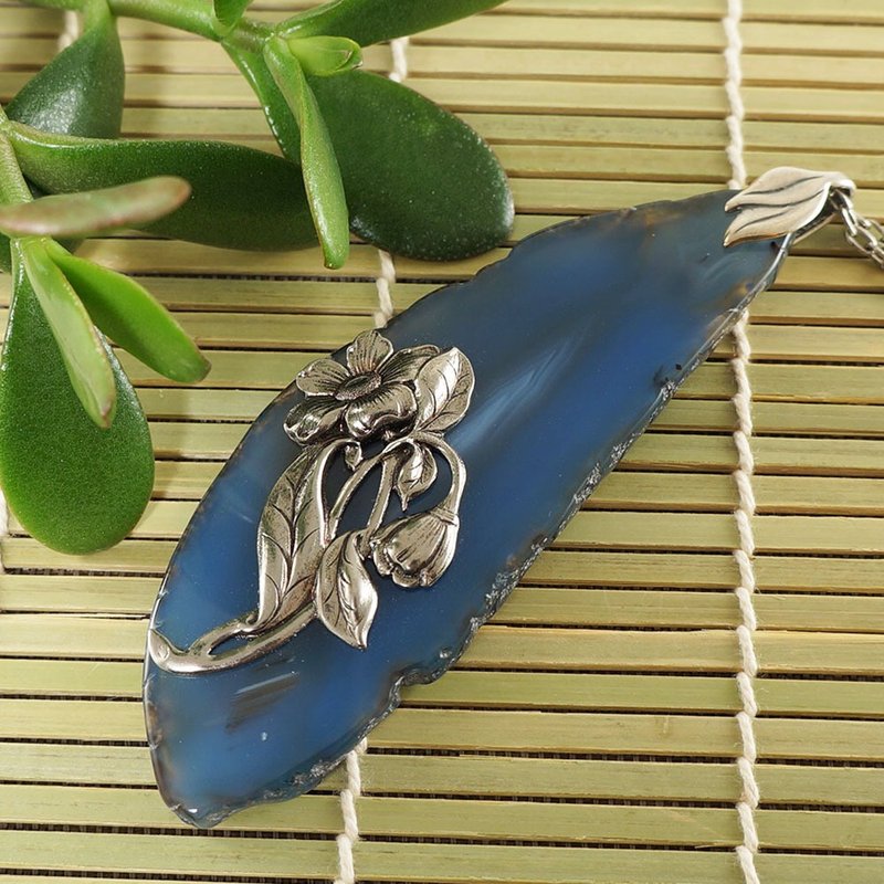 Blue Agate Slice Necklace Agate Slab Silver Flower Pendant Necklace Jewelry Gift - 項鍊 - 半寶石 藍色