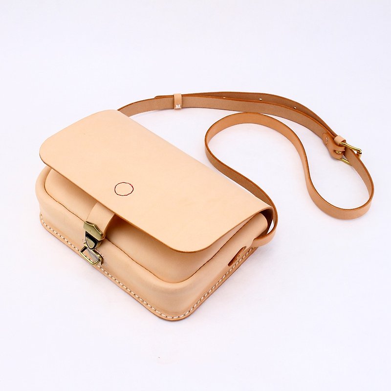I’m hungry, come here with a leather handmade retro small messenger bag female bag small square bag female student bag messenger bag - Messenger Bags & Sling Bags - Genuine Leather Khaki