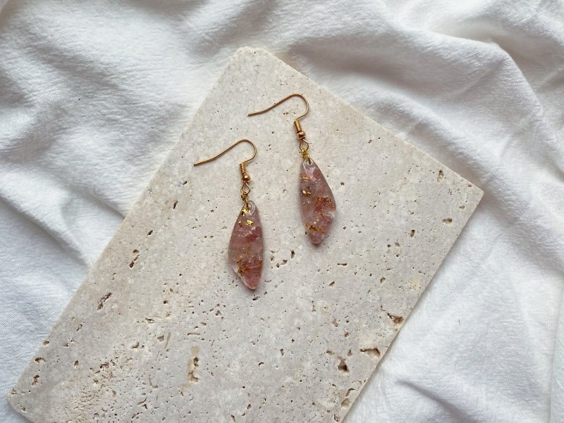 [Time of celebration] Strawberry crystal Stone gold leaf 14K gold-coated earrings and earhooks - Earrings & Clip-ons - Gemstone Pink