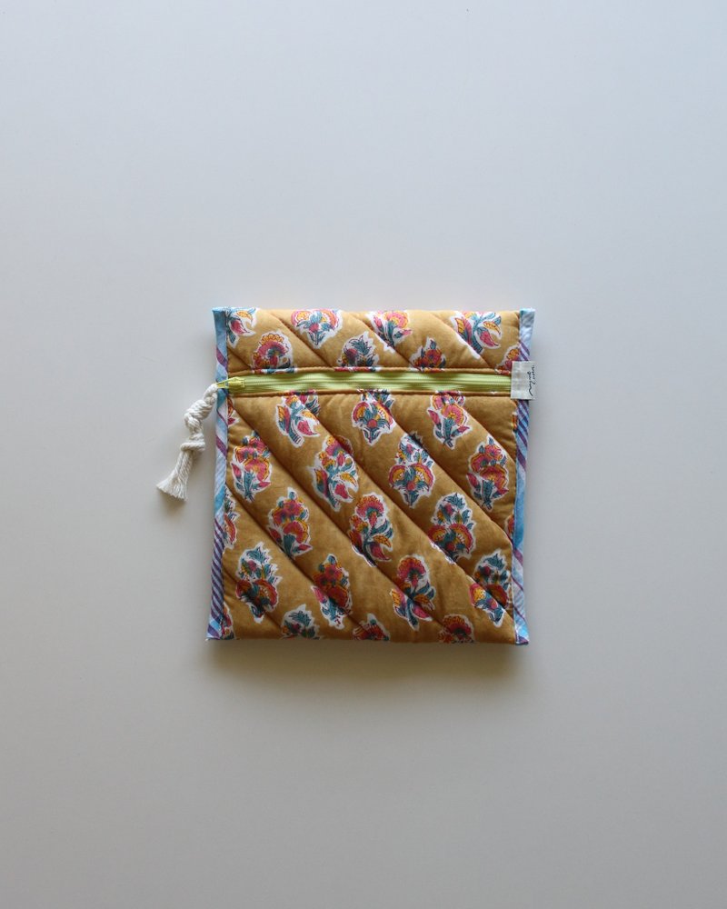 Block quilt Book Sleeve.　/Yellow flower - 化妝包/收納袋 - 棉．麻 黃色