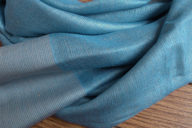 【樂拍子】印度 手織 蠶絲 披肩 圍巾（雙色_水藍） - 絲巾 - 絲．絹 藍色