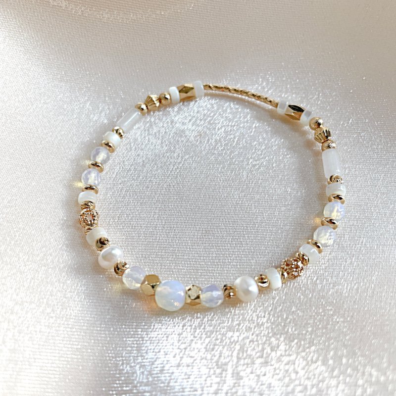 【皎潔月光】天然石水晶黃銅手鍊 蛋白石x淡水珍珠x貝珠x白玉髓 - 手鍊/手環 - 水晶 
