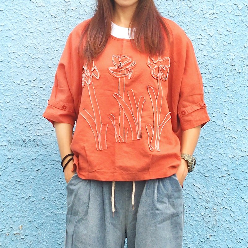 Maverick Village design style cotton and linen short-sleeved shirt wide-sleeved five-point sleeve [仨花] brown orange - เสื้อผู้หญิง - ผ้าฝ้าย/ผ้าลินิน สีส้ม