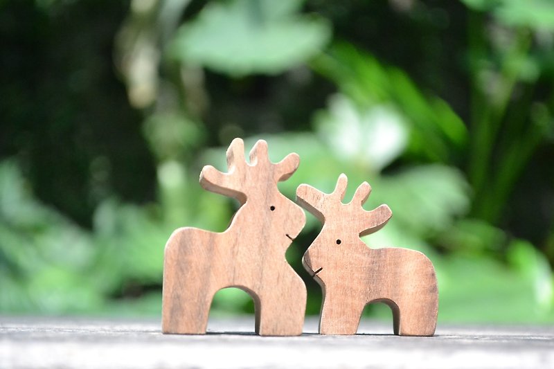 The elk got lost. handmade woodwork - ของวางตกแต่ง - ไม้ 