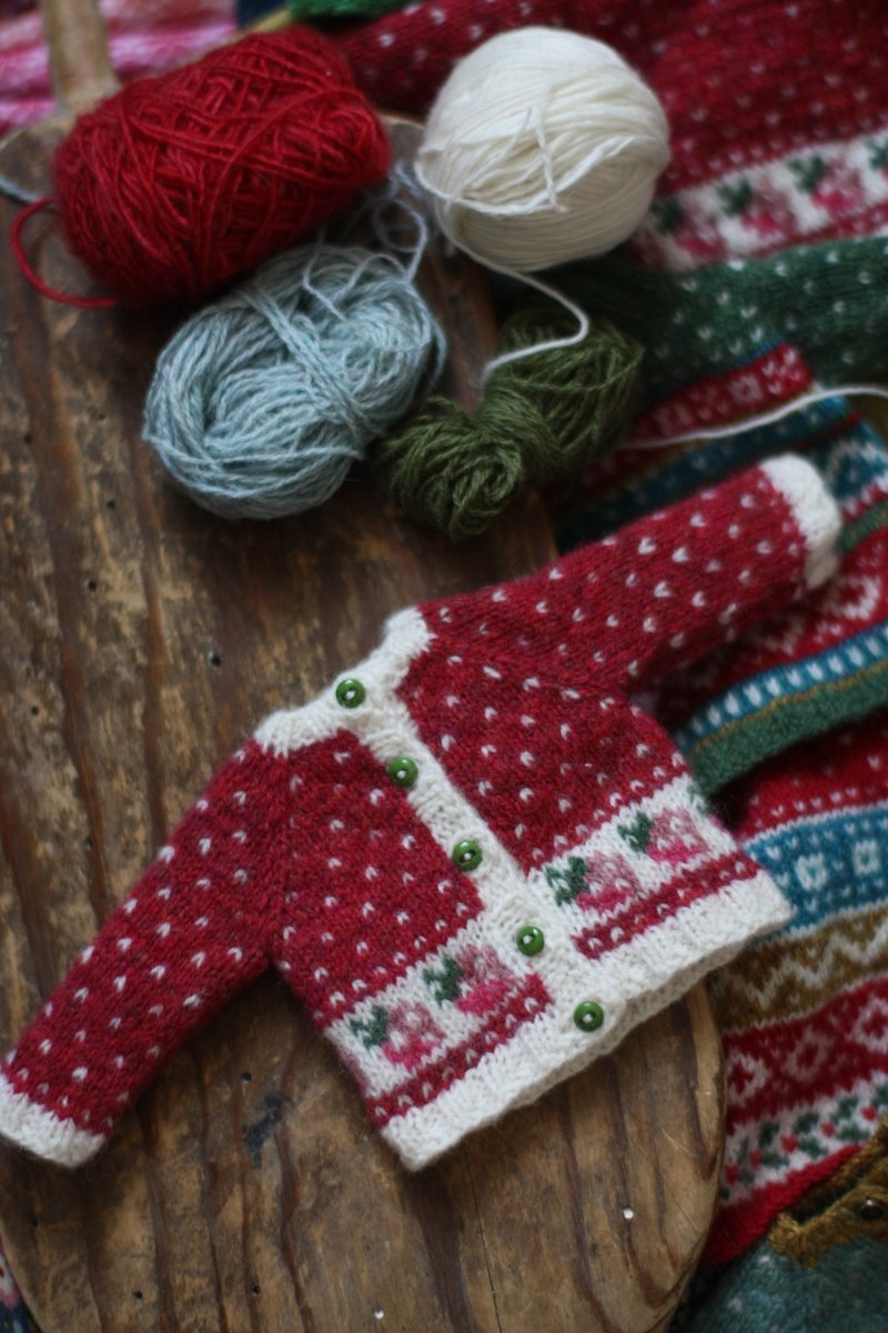 Sweater for Blythe with strawberries - 公仔/玩偶 - 羊毛 多色