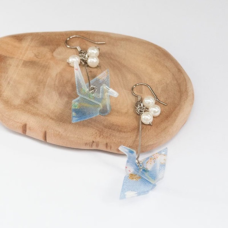Wings, Japanese paper cranes, Japanese shrunken Burmese cloth, earrings-blue - Earrings & Clip-ons - Acrylic Blue