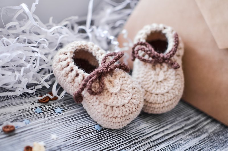綁帶寶寶鞋嬰兒鞋學步鞋  禮品 warm baby booties with laces, beige moccasins - Baby Shoes - Wool Brown