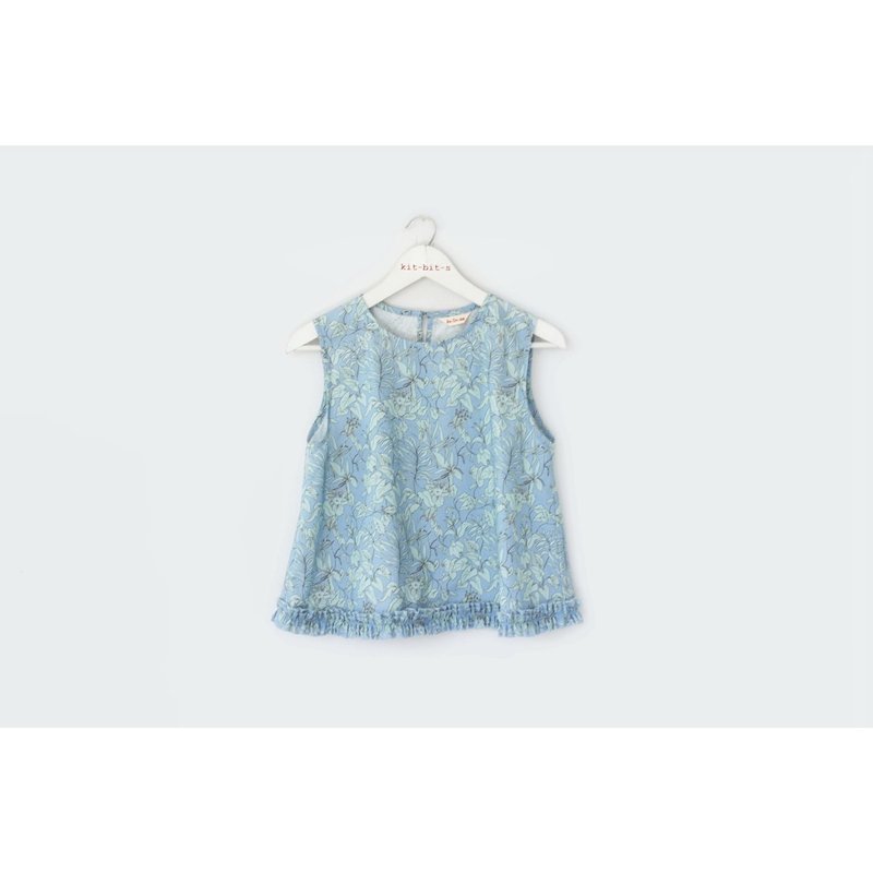 Blue sleeveless shirt with ruffles at the bottom of the shirt, flower lover pattern - Women's Tops - Cotton & Hemp Blue