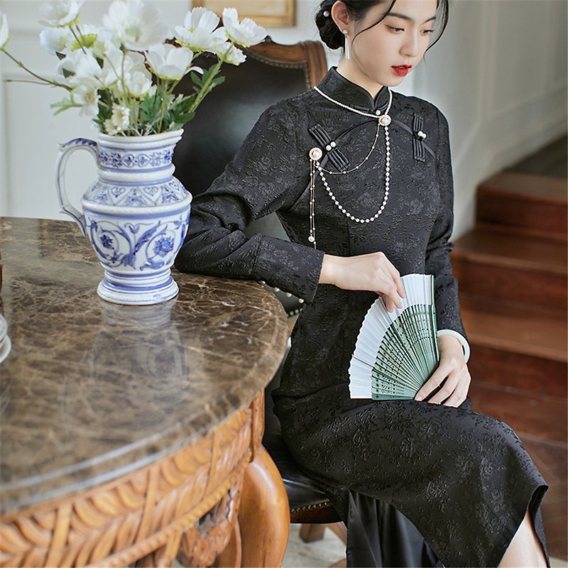 Black Yeweiyang dark pattern jacquard autumn and winter cheongsam dress retro improved new Chinese style dinner dress - Qipao - Polyester Black