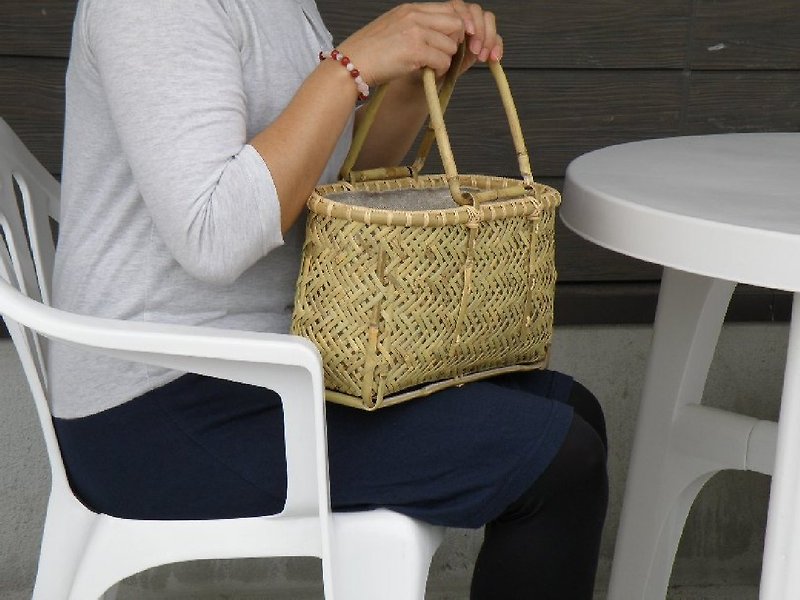 竹籠バッグ　かごバッグ　網代編み　根曲り竹 - トート・ハンドバッグ - 竹製 グリーン