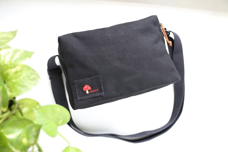[Mushroom Red Yanyan] Small bag / Taiwan canvas YKK zipper / Crossbody bag side backpack embroidery - Messenger Bags & Sling Bags - Cotton & Hemp Black