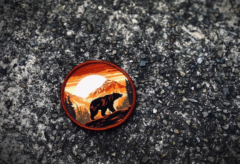 【去走走刺繡布貼】Sunset Valley Bear Stroll 夕陽山谷熊行 - 編織/刺繡/羊毛氈/縫紉 - 繡線 