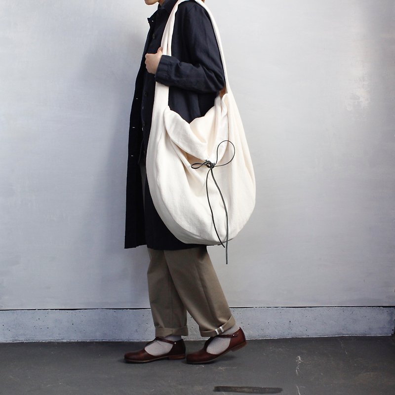 Circle shoulder bag / OF - กระเป๋าแมสเซนเจอร์ - ผ้าฝ้าย/ผ้าลินิน ขาว