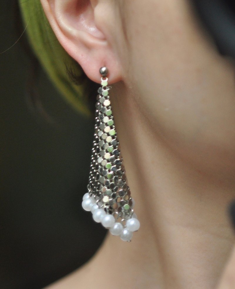 Vintage Silver Flake Earrings - ต่างหู - โลหะ สีเงิน