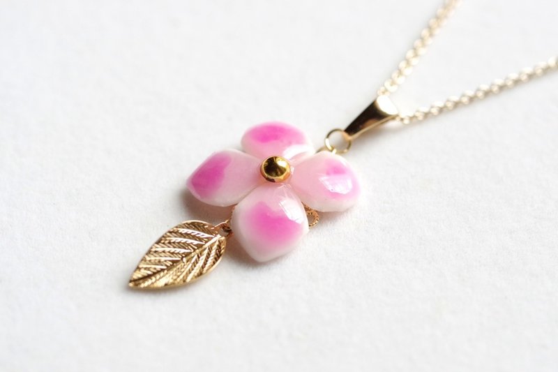 クレイアート　陶器風の紫陽花と葉っぱチャームのペンダント・微笑の彼方 - 項鍊 - 黏土 粉紅色