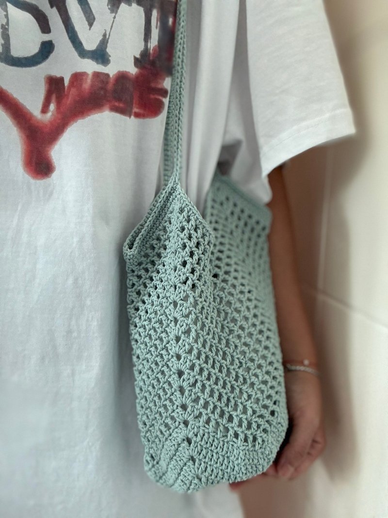 Hand crocheted side pockets - กระเป๋าแมสเซนเจอร์ - ผ้าฝ้าย/ผ้าลินิน สีน้ำเงิน