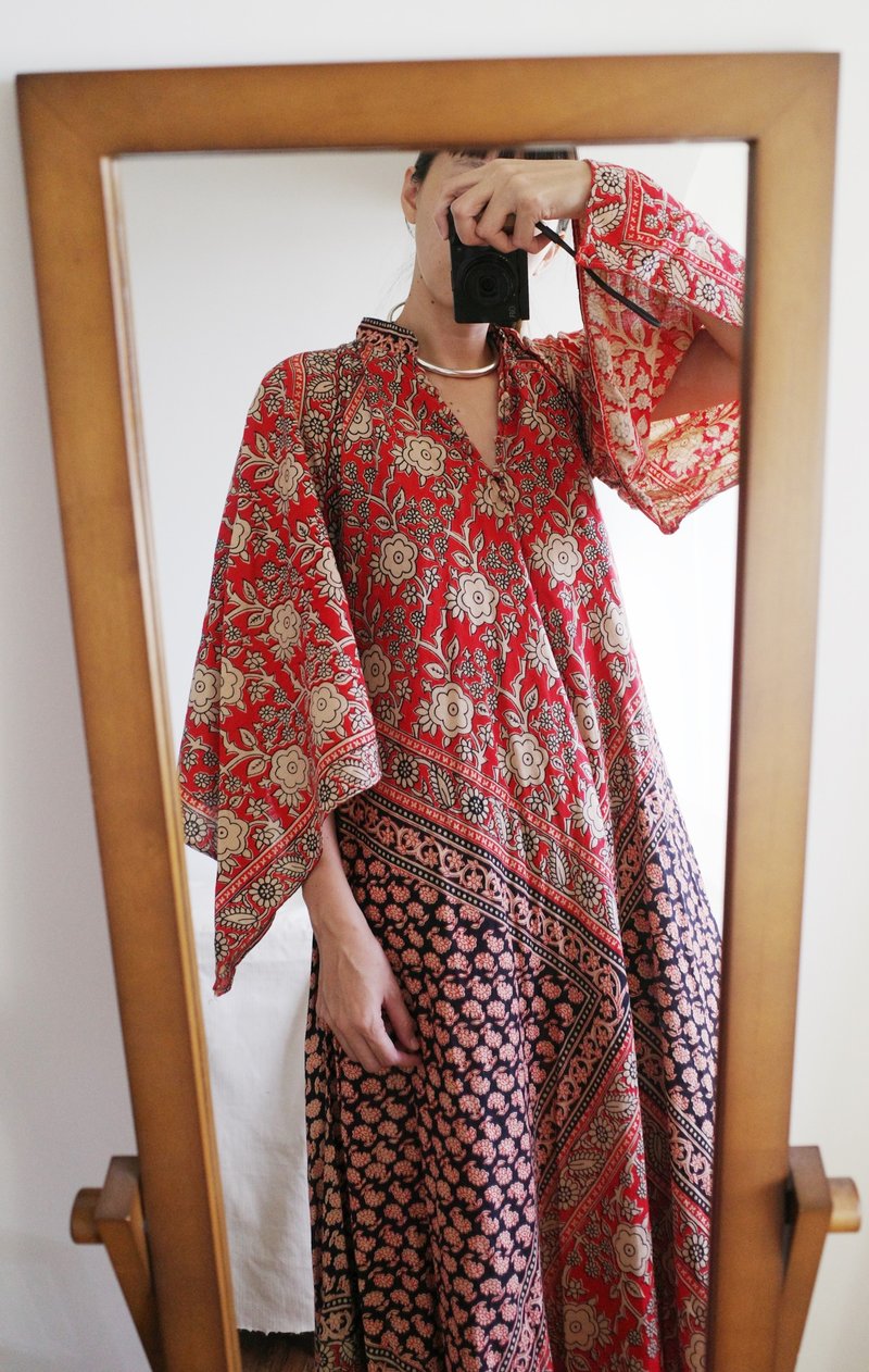 嬉皮逸品 vintage 70s 經典立領款 天使袖手工蓋印花朵長袍 - 洋裝/連身裙 - 棉．麻 