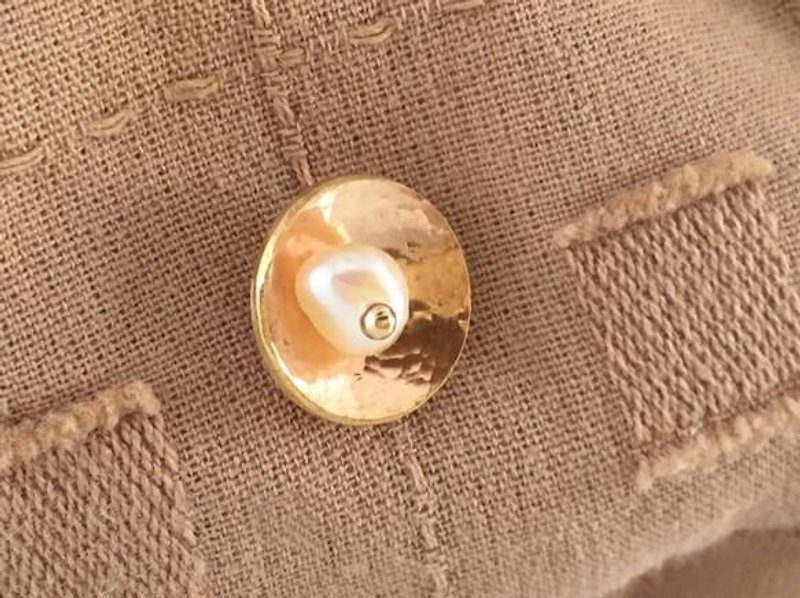 A grain of the sea ◇ Brass forging ◇ Freshwater pearl pin brooch 3 - เข็มกลัด - เครื่องเพชรพลอย 
