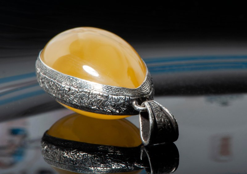 精致的纯银手工琥珀吊坠 - 項鍊 - 半寶石 黃色