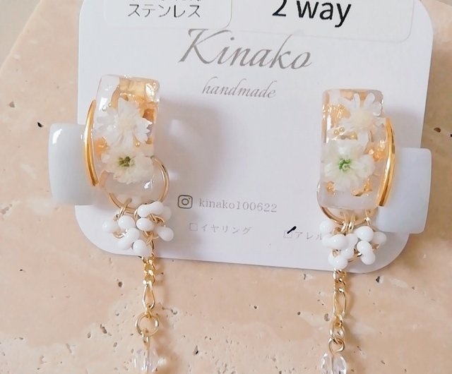 2way レクタングル お花のピアス イヤリング くすみホワイト - ショップ Kinako made ピアス・イヤリング - Pinkoi