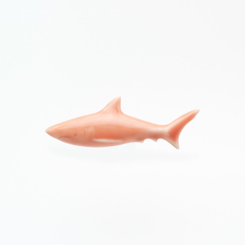 陶器ブローチ　サメ(ピンク) - ブローチ - 陶器 ピンク
