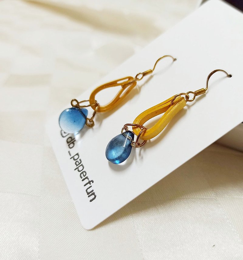 衍紙工藝耳環－潤 quillingart earrings-Moisturize gold - 耳環/耳夾 - 紙 多色