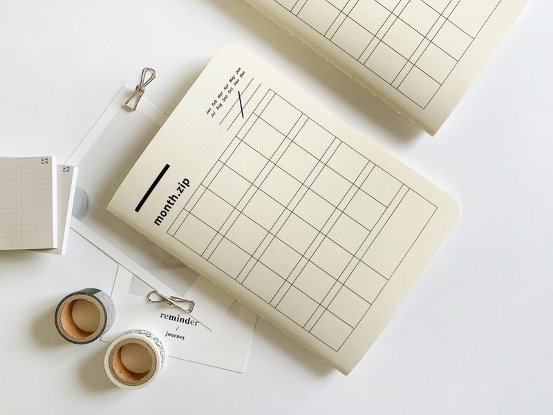 27-Month Undated Monthly Planner | Capture Your Journey & Goals at Your Own Pace - 筆記本/手帳 - 紙 