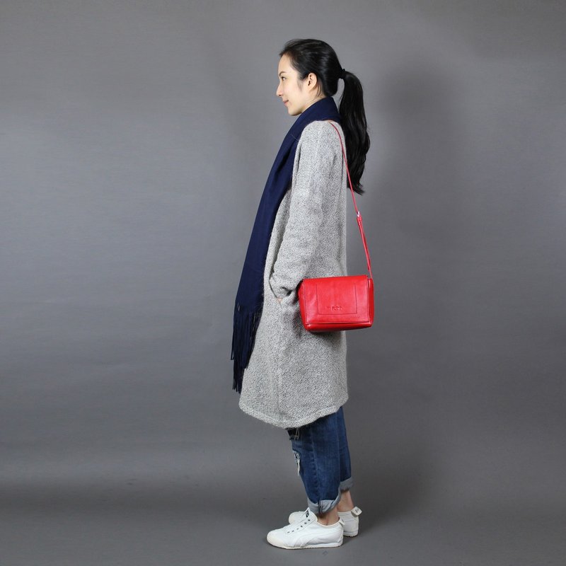 Passion small red hand bag / shoulder / hatchback - กระเป๋าแมสเซนเจอร์ - หนังแท้ สีแดง