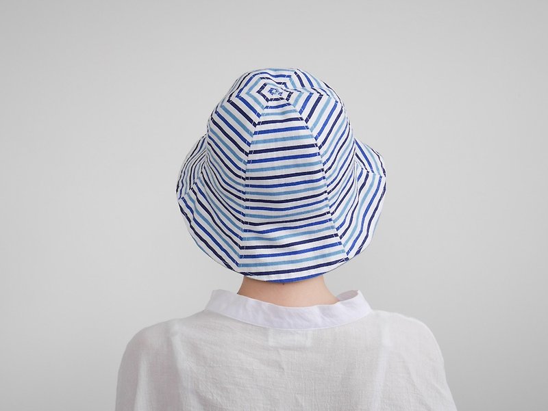 Double-sided fisherman hat-blue stripes - หมวก - ผ้าฝ้าย/ผ้าลินิน สีน้ำเงิน