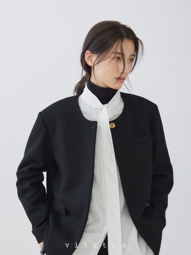 Black British Moon wool versatile autumn and winter metal buckle wool round neck blazer - เสื้อแจ็คเก็ต - ขนแกะ สีดำ