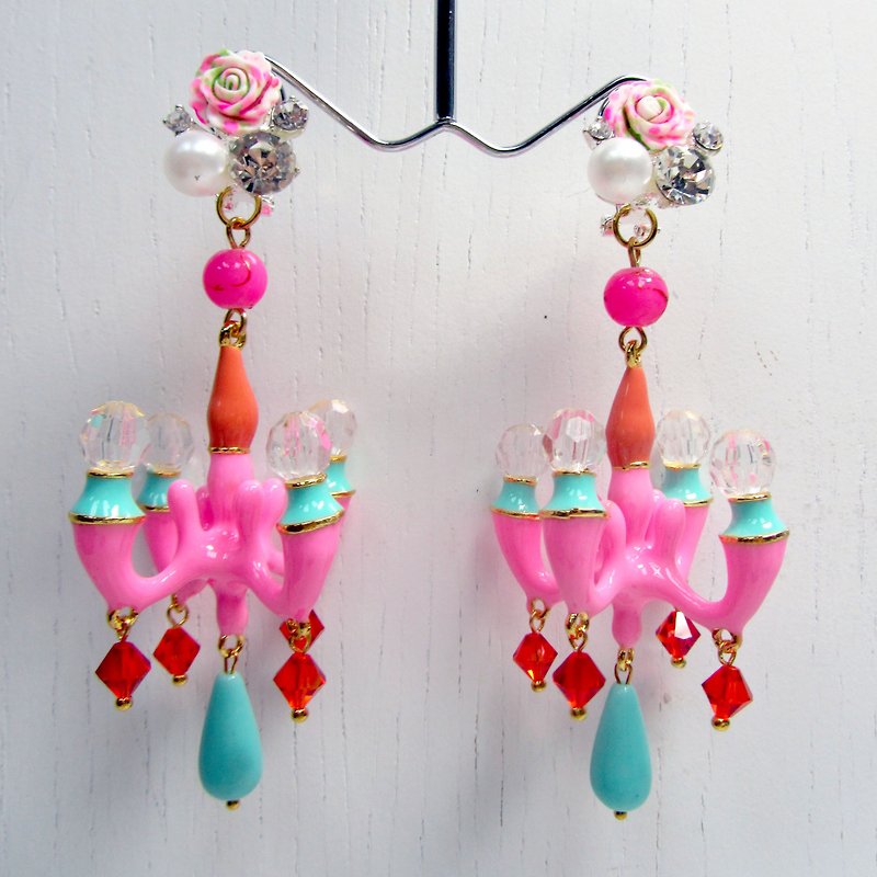 TIMBEE LO signature style giant chandelier earrings - ต่างหู - โลหะ สีแดง